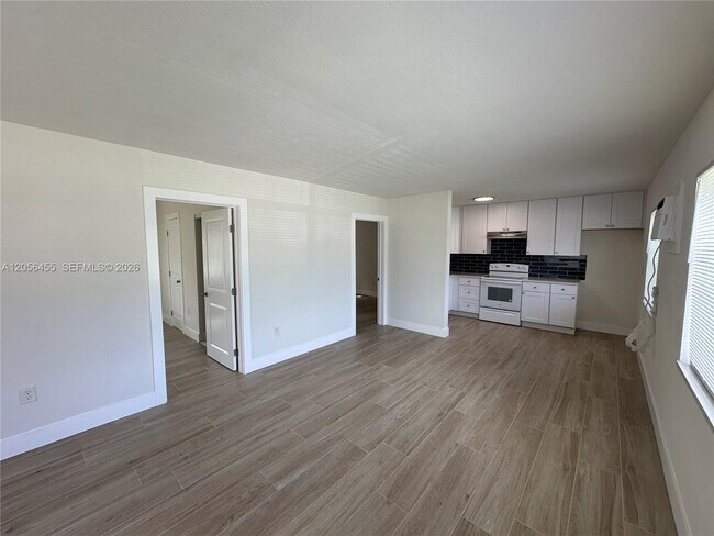 Building Photo - 1048 Avenue E