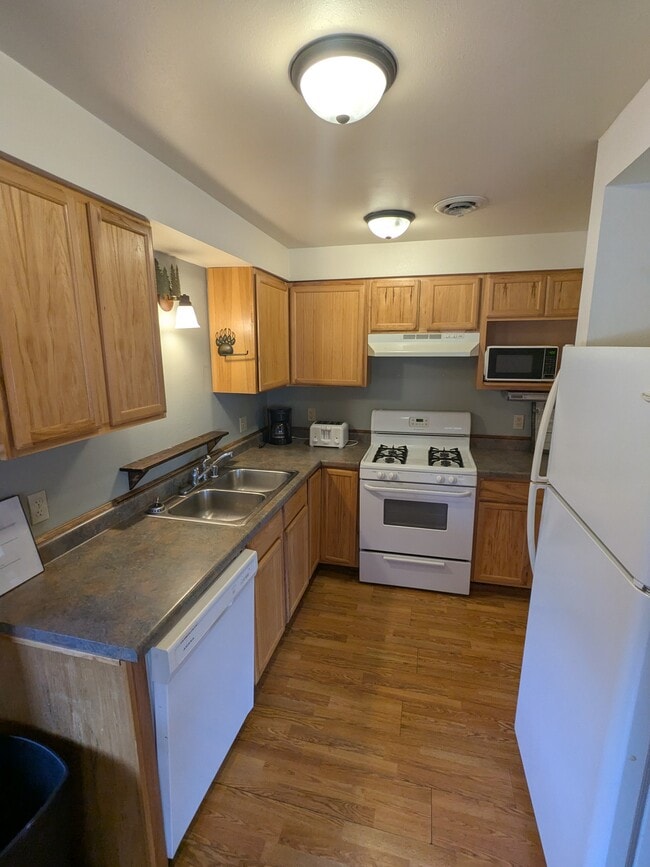 Building Photo - 725 Skatepark Court