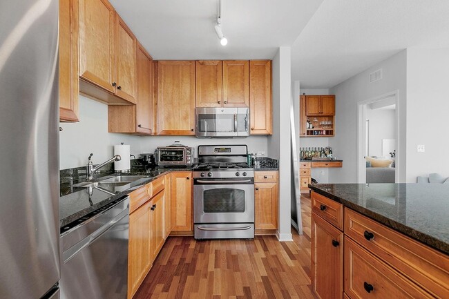 Building Photo - 929 Portland Ave