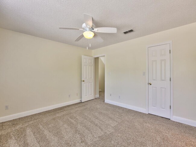 Building Photo - 3208 Castle Ct