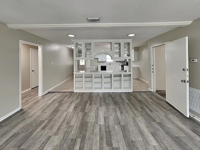 Building Photo - 3327 Sycamore Springs Dr