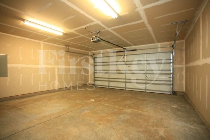 Building Photo - 413 Lind Point Ln