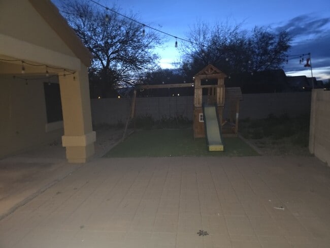 Building Photo - Beautiful 3 bedroom, 2 bath Home available