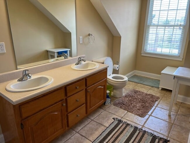 Building Photo - 2224 Monticello Dr
