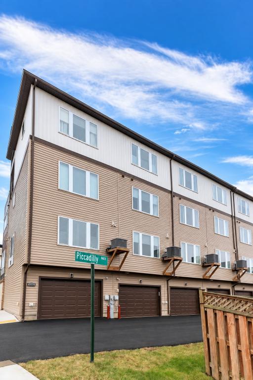 Building Photo - 1551 Holland Park Ln
