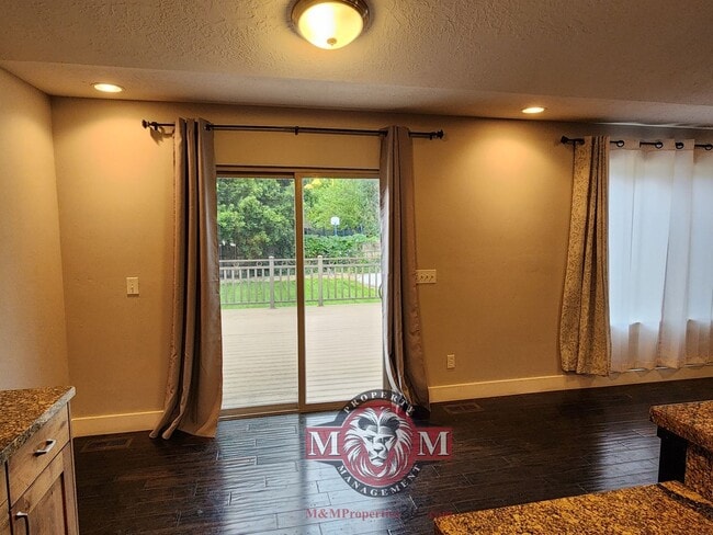 Building Photo - Remodeled 5 Bd Home in Midvale