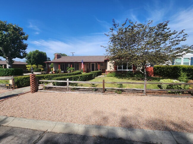 Building Photo - 4950 Rosehedge Dr
