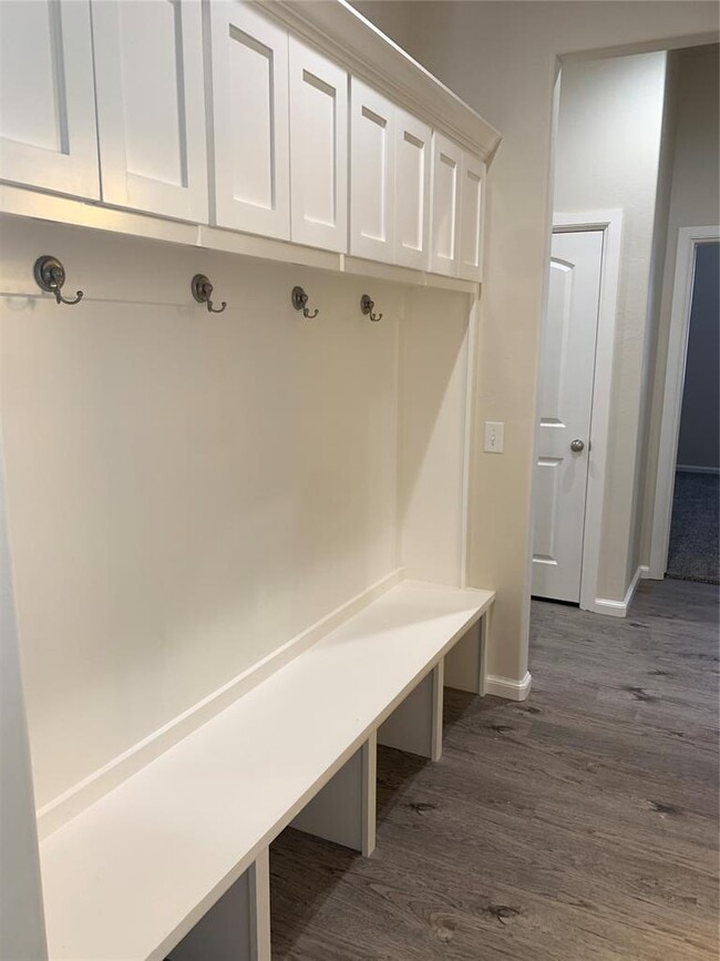 Building Photo - 4700 Enclave Ln