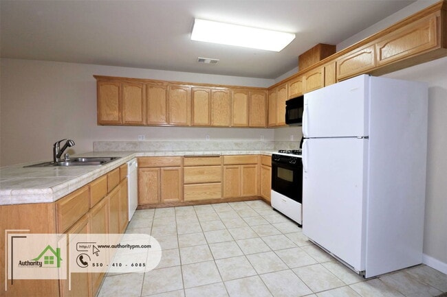 Building Photo - 22371 Rio Alto Dr