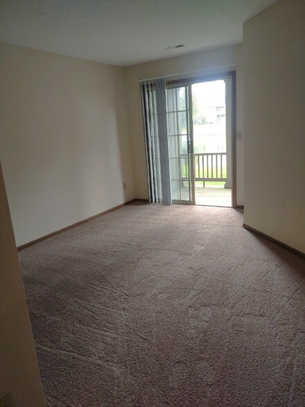 Building Photo - 1250 Lane on the Lake