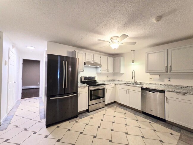 Building Photo - 567 Smithfield Rd