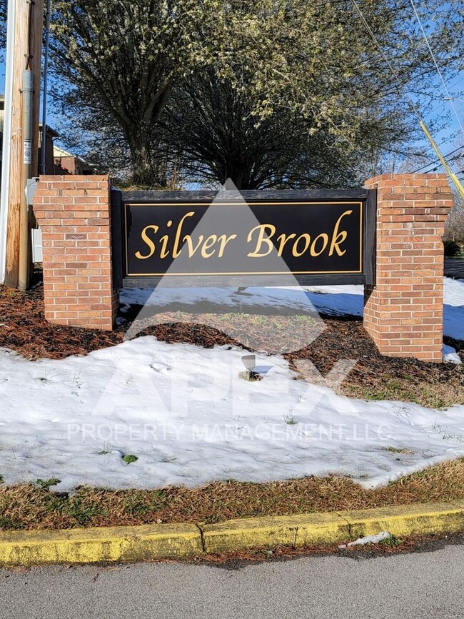 Building Photo - WEST KNOX - Spacious 2Bd/2Ba Condo in Silverbrook!