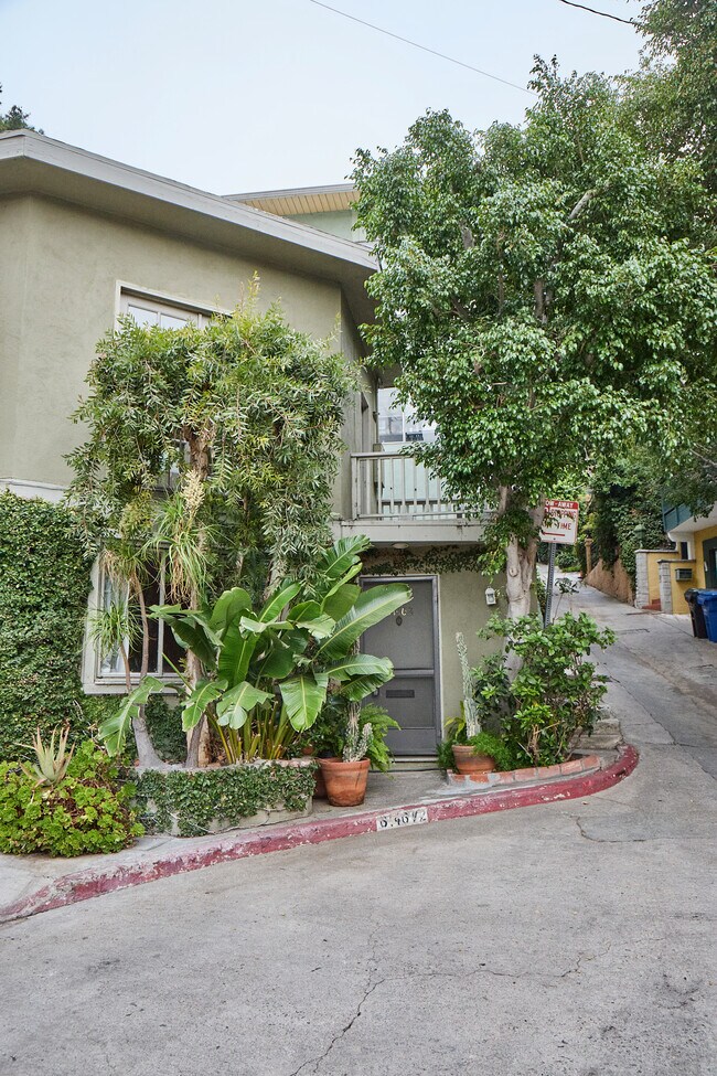 Building Photo - 6148 Glen Holly St