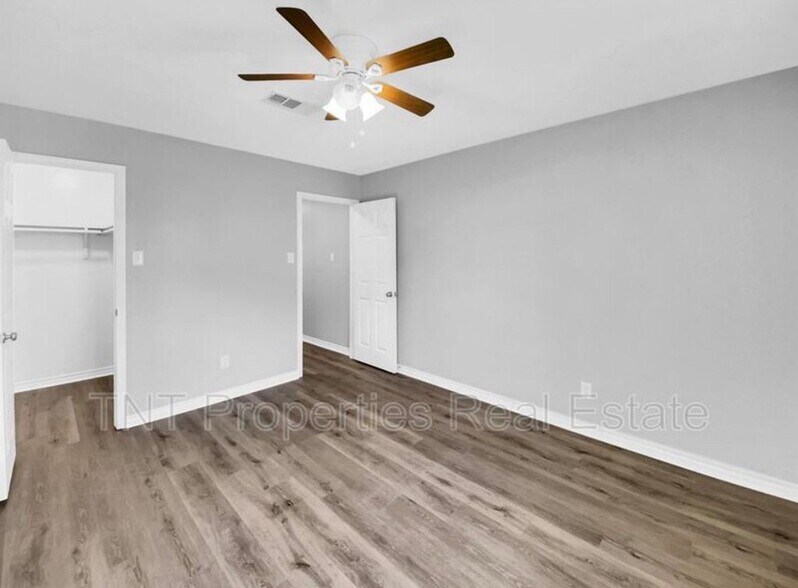 Building Photo - 1518 Pine Ridge Dr