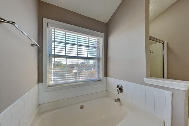 Building Photo - 41 Ludwick Ln