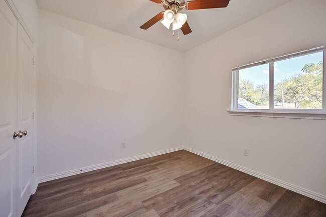 Building Photo - Charming 2-Bedroom Duplex in Fort Worth, TX