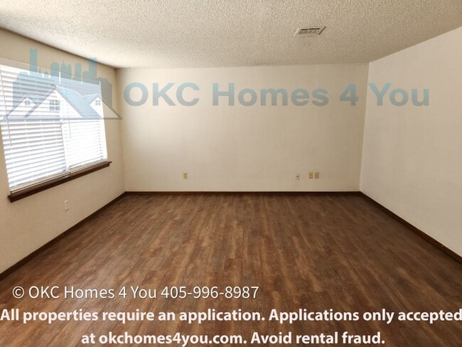 Building Photo - NW OKC 2 Bed Duplex! 25% Move-in Discount ...