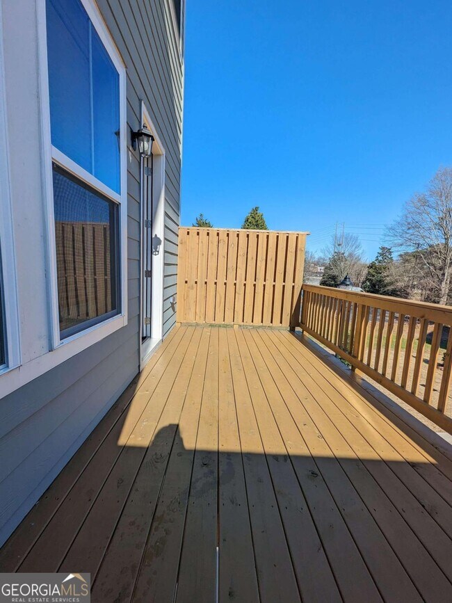 Building Photo - 201 Spike Trl SE