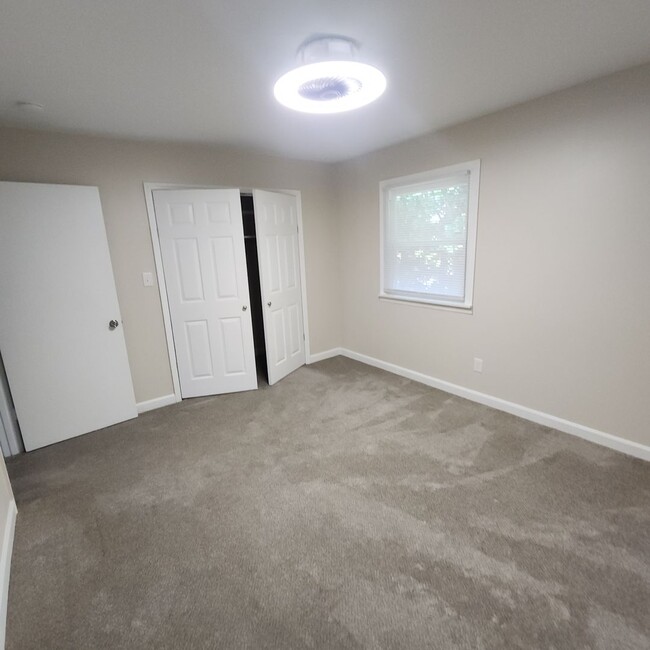 Building Photo - 2 Bedroom Townhouse Apartment FOR RENT in ...