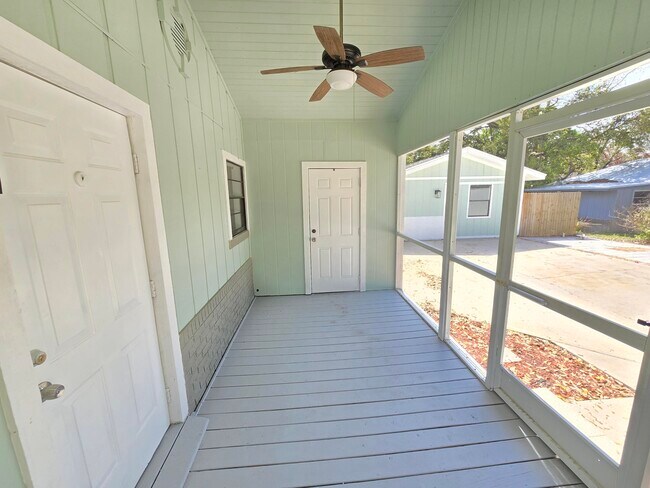 Building Photo - 1955 10th Pl