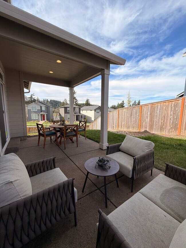 Building Photo - Model home! 4-bed 3-Bath Home on Moon MTN!