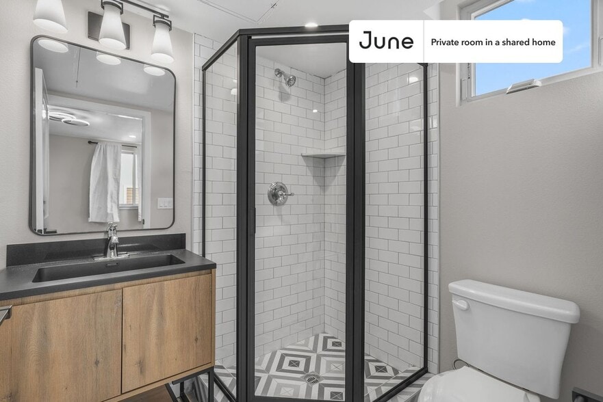 Building Photo - Room in Shared 5 bed/5 bath home in Boyle Heights