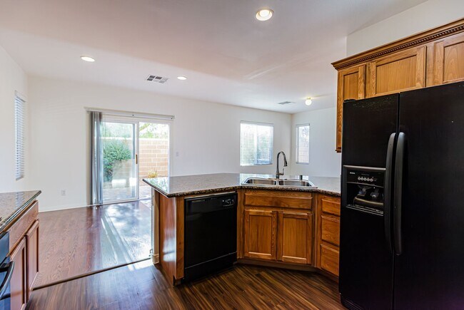 Building Photo - Beautiful 2 story Home