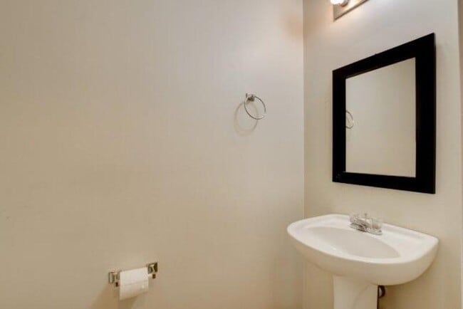 Building Photo - 299 Raleigh Dr