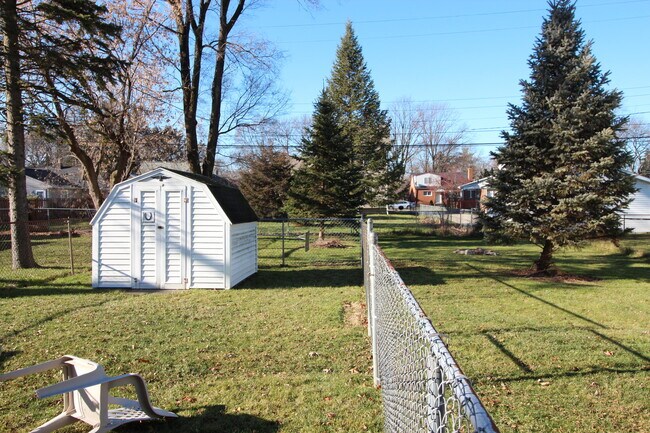 Building Photo - 14383 Mercedes