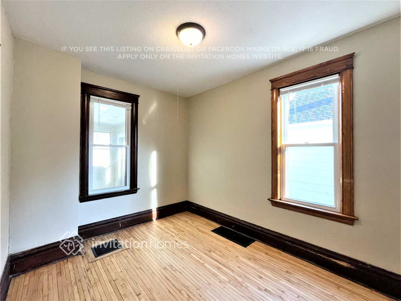 Building Photo - 496 Bay St