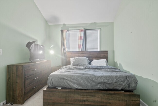 Building Photo - 137 Stratford Dr