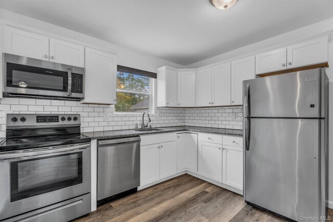 Building Photo - 98 Dahlia Dr