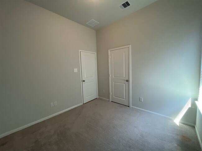 Building Photo - 12614 White Pelican Ct