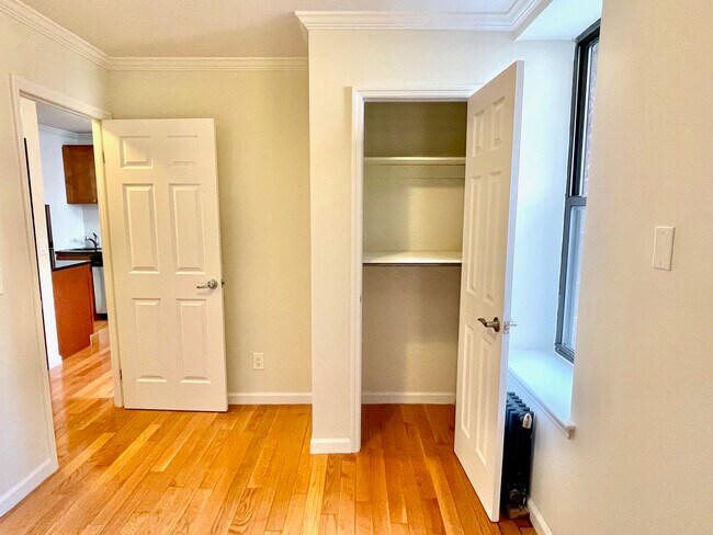 Building Photo - 239 Henry St