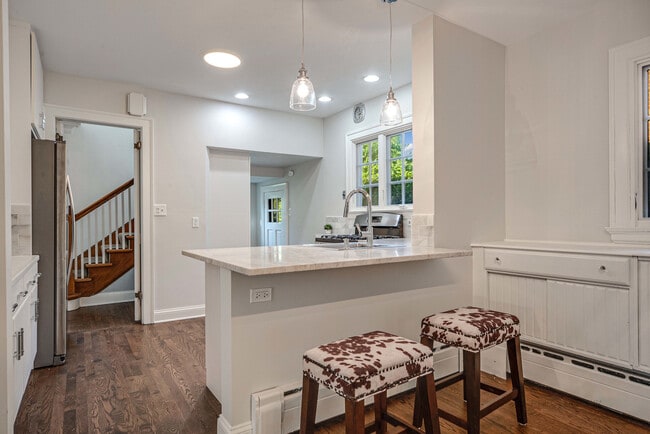 Building Photo - 662 Greenview Pl