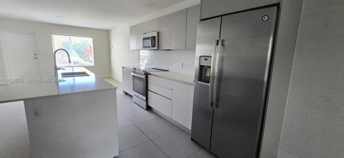 Building Photo - 2535 NE 193rd St