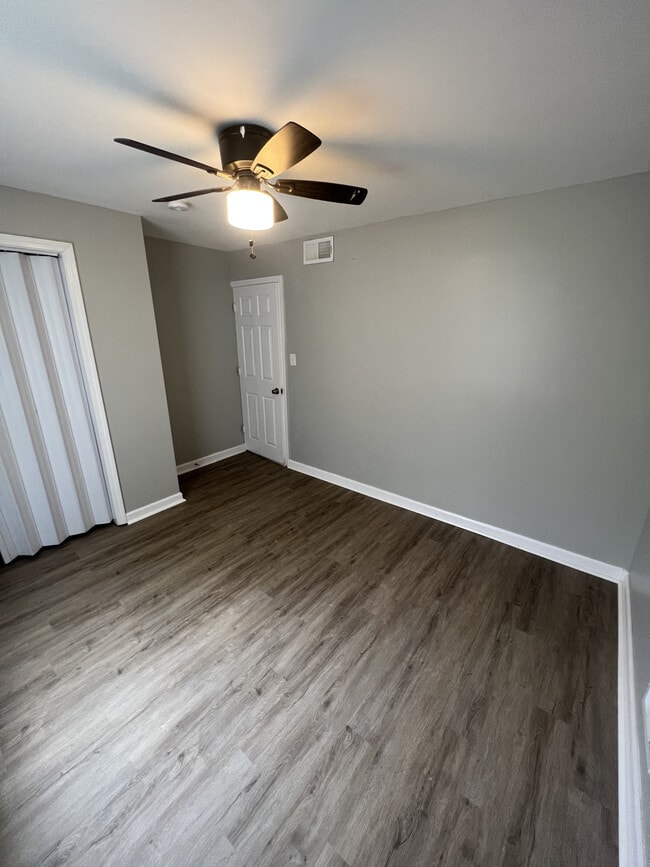 Building Photo - 315 E Park Dr