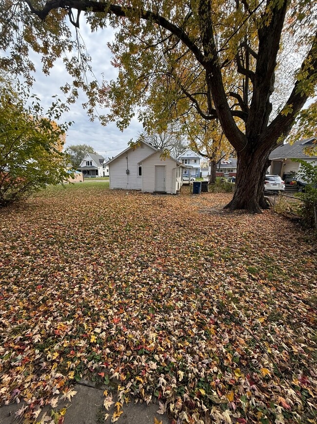Building Photo - 520 Prouty Ave