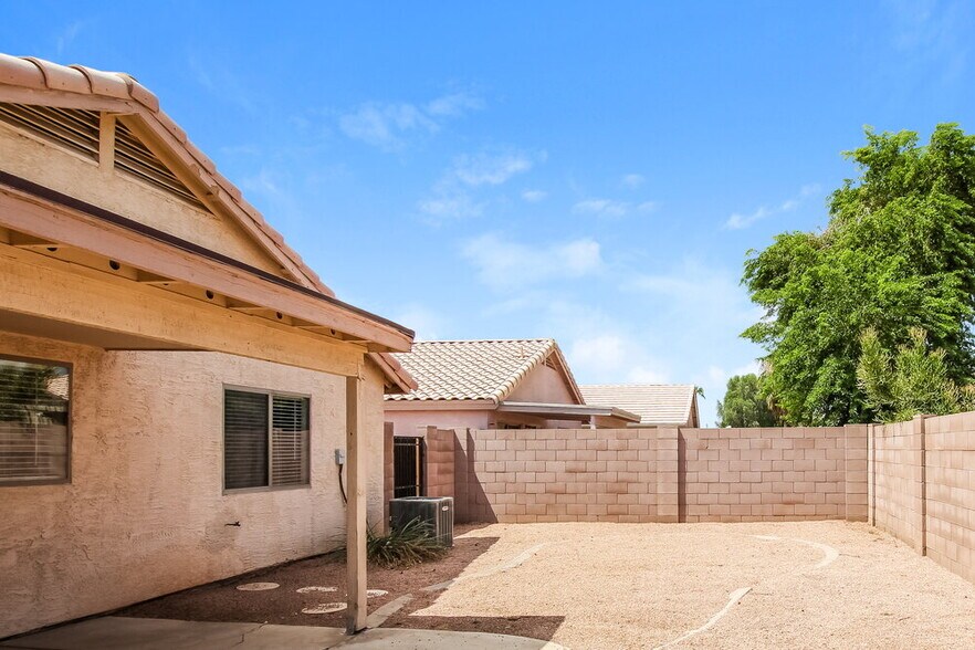 Building Photo - 10602 W Rosewood Dr
