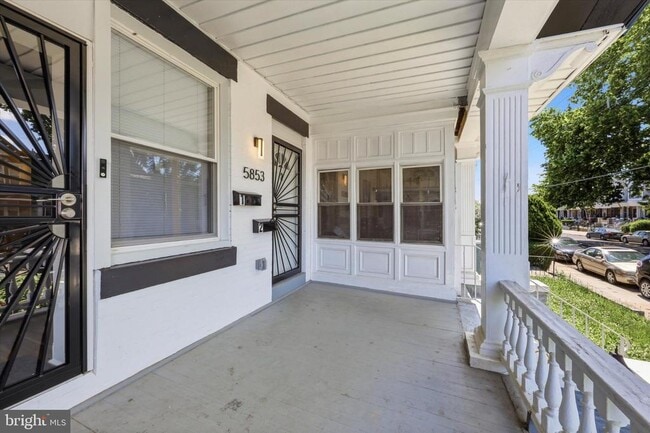 Building Photo - 5853 Cedar Ave