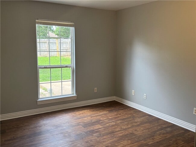 Building Photo - 860 Mockingbird Ln