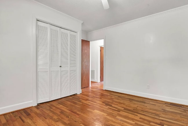 Building Photo - HINTON AVENUE - 3 Bedroom - Perfect for UN...