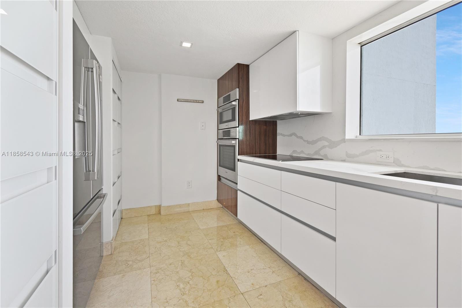Building Photo - 1800 N Bayshore Dr
