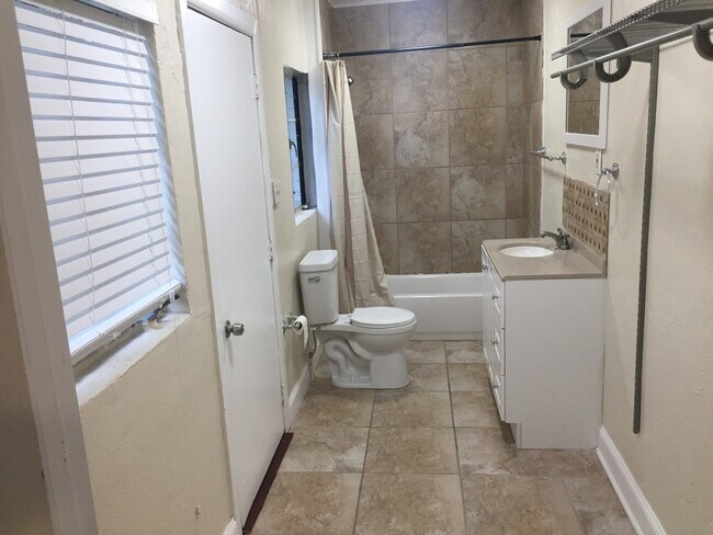 Building Photo - North Hyde Park Bungalow: Close to SOHO, Downtown & U.T.