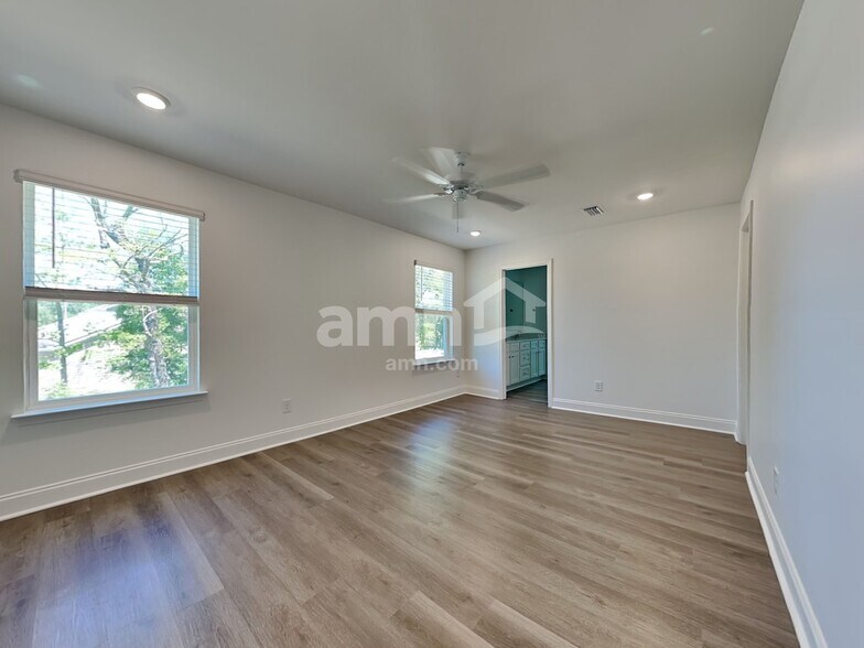 Building Photo - 102 Bellows Bnd