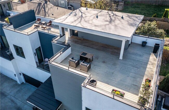 Building Photo - 522 Boulevard NE