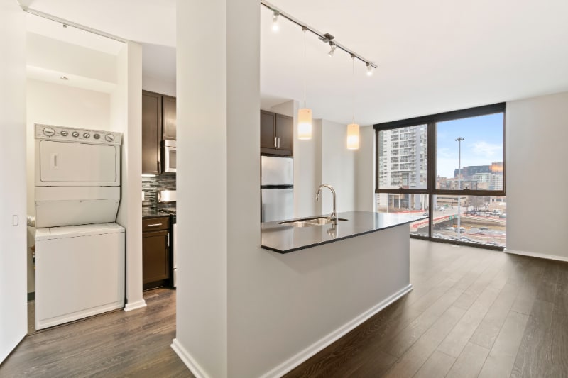 Building Photo - 107 N Desplaines St