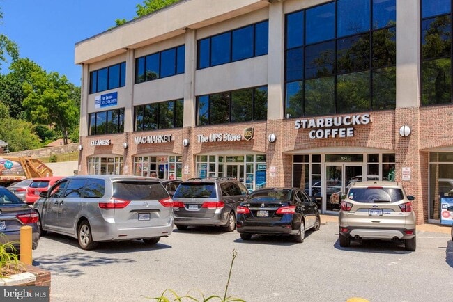 Building Photo - 1408 Foxhall Rd NW