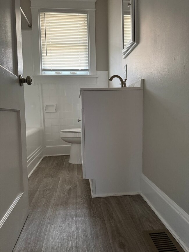 Building Photo - Family Home in Wilmington