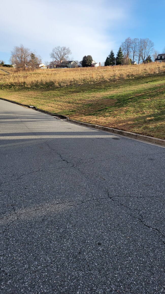 Building Photo - 3226 Brookline Rd